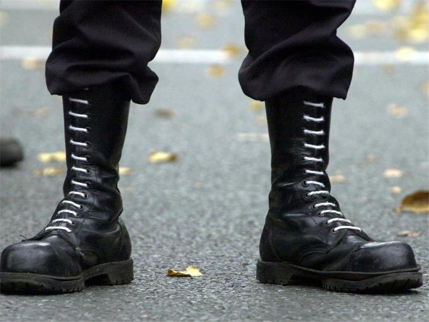 Fremdenfeindliche Gewalttaten um 20 Prozent gestiegen Der Verfassungsschutz geht von knapp 10 000 gewaltbereiten Rechtsextremisten in Deutschland aus. Foto: Bernd Thissen/Archiv- und Symbolbild