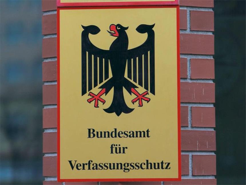Verfassungsschutz rüstet gegen Terror auf Der Verfassungsschutz rüstet für die Überwachung der Kommunikation von Terroristen und Extremisten im Internet auf. Foto: Peer Grimm