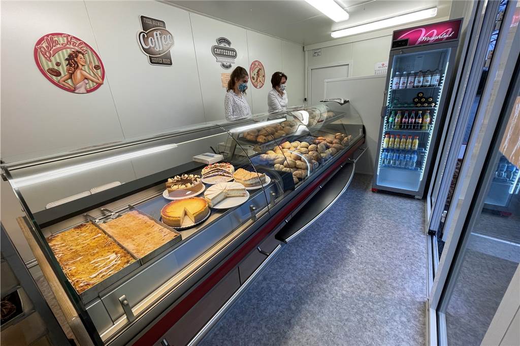 „Urlaubsfeeling“ in Capelle: Neue Verkaufsstelle der Bäckerei Röwekamp Der Verkaufsraum bietet nicht viel Platz – die Auswahl ist trotzdem groß.