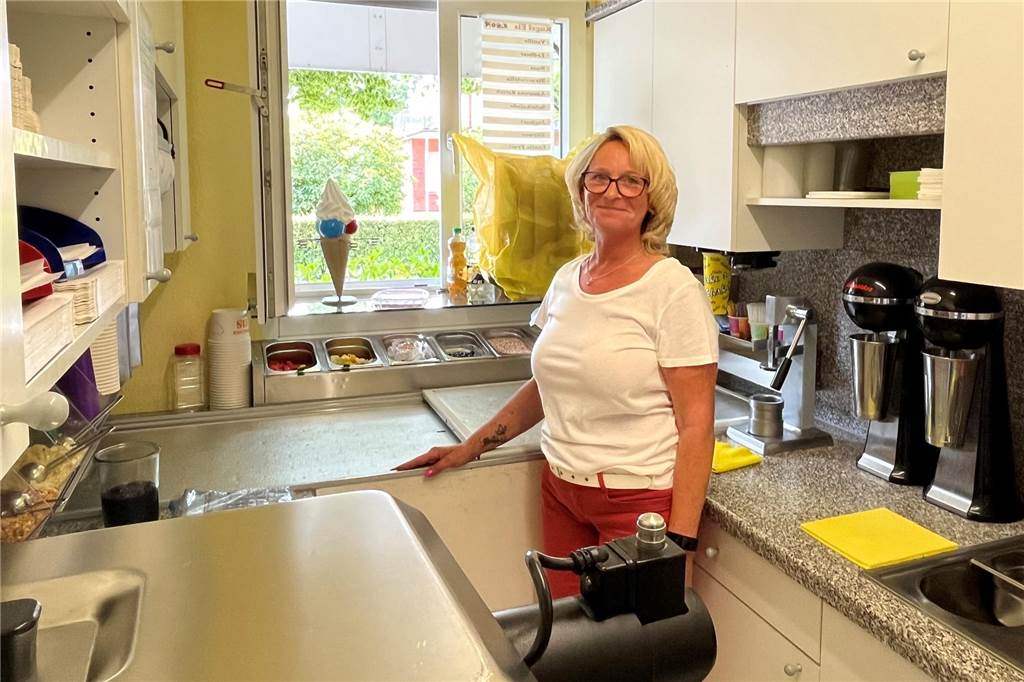 Silvia Hilgers im Verkaufsraum von Didi´s Eiskiste