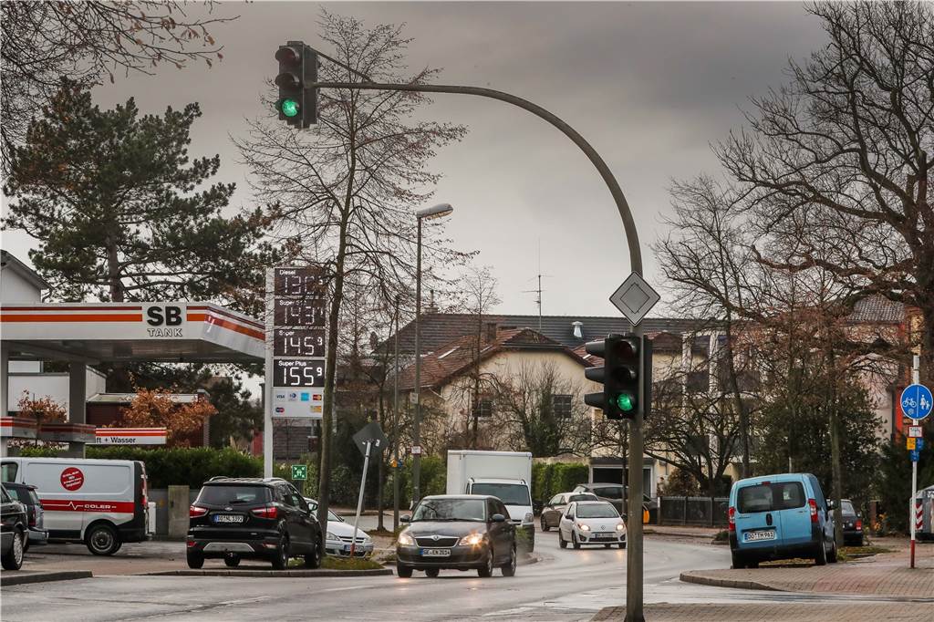 Westrich: Ein Kleinod des Westens mit sehr viel Grün und zu wenig Gastronomie Der Verkehr auf der Bockenfelder Straße ist vielen Westrichern ein Dorn im Auge.