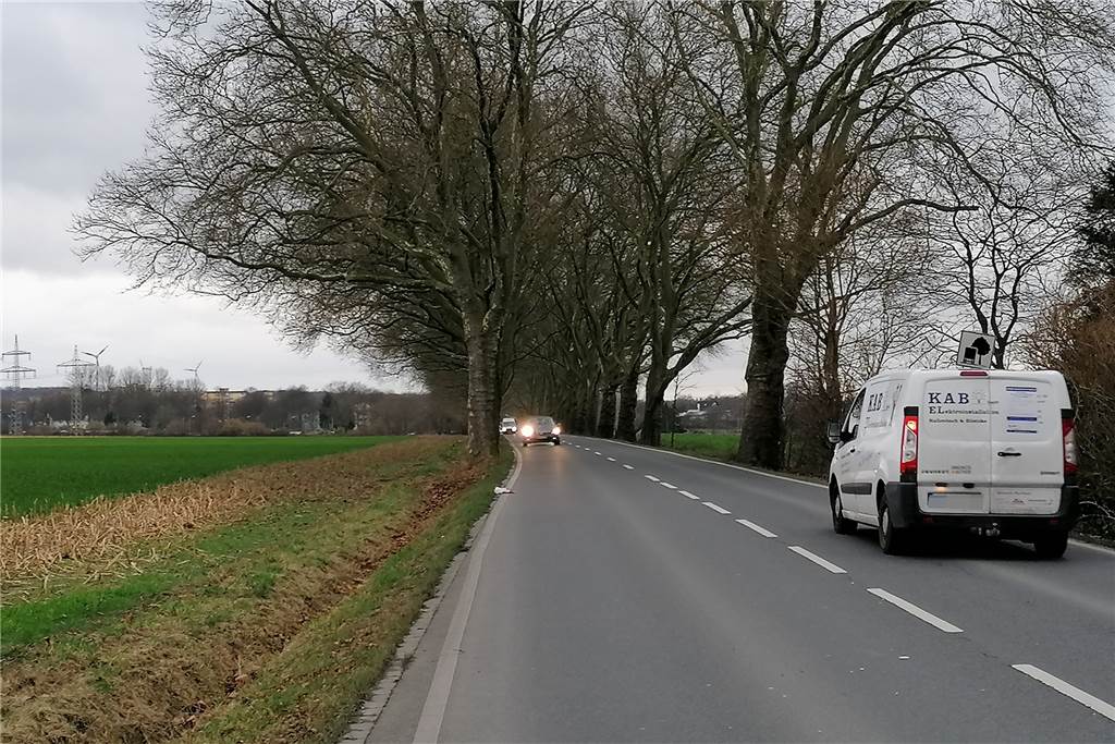 Umleitungen führen Radfahrer im Dortmunder Westen in die Irre Der Verkehr ist dicht, der Straßenraum eng. Über dieses Stück Bodelschwingher Straße fährt kaum ein Radfahrer.