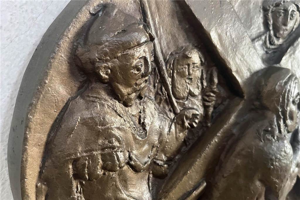 Der vermeintliche, höhnische "Judenhut" der Figur hinter Jesus stellte sich bei genauerem Hinsehen als römischer Legionär heraus.