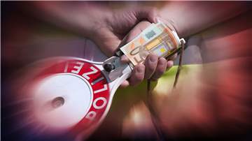 Der Versuch, einen Polizisten mit ein paar Geldscheinen davon zu überzeugen, Gnade vor Recht ergehen zu lassen, ist strafbar. Welche Rolle aber spielt Korruption in unserem Land tatsächlich? Dieser Frage gehen wir in einer großen Serie nach und leuchten dabei in einen Bereich der Kriminalität, der kaum zu fassen ist.