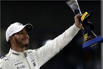Der Vertrag von F1-Champion Lewis Hamilton bei Mercedes läuft am Ende der kommenden Saison aus. Foto: Luca Bruno