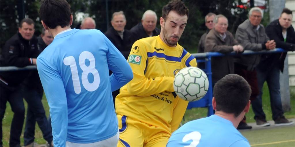 Bezirksliga 10: VfB Annen setzt auf Masse anstatt auf Klasse Der VfB Annen (blaue Hemden) war im Jahr 2014 noch Gegner der Spvg Schwerin und der weiteren Castrop-Rauxeler Bezirksligisten.
