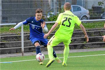 Der VfB Habinghorst (blaues Trikot), hier im Spiel beim aktuellen Spitzenreiter SF Wanne, gastiert am Pfingstmontag, 16. Mai, beim Tabellenzweiten SG Castrop im Stadion an der Bahnhofstraße. 