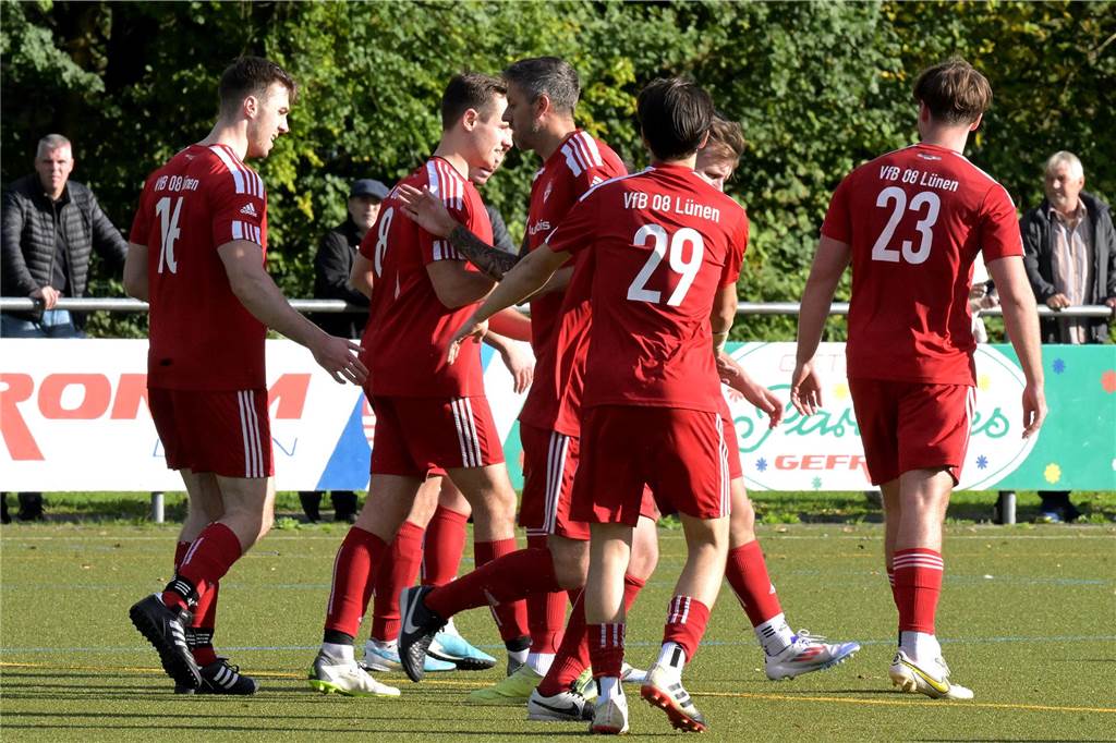 Oliver Hilkenbach erlebt ganz besonderes Lüner Derby Der VfB Lünen jubelt.