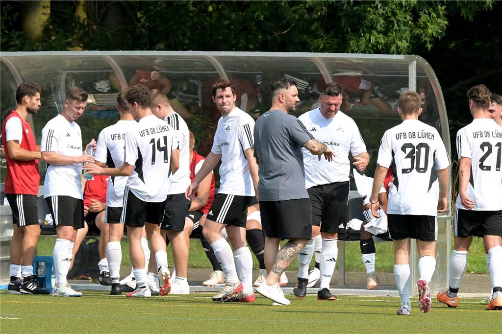 Das legen die Kabinen-DJs in Lünen auf VfB Mannschaft in der Trinkpause.