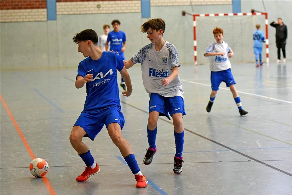 Ohne Gegentor zum Titel: U15 des VfB Waltrop ist Hallenkreismeister Jugendfußballer bei einem Hallenturnier.