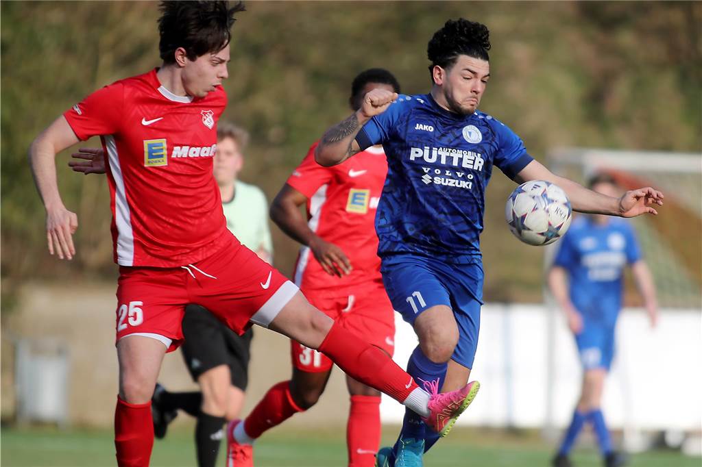 Der Schwerter Fußball-Sonntag in Bildern: 85 Fotos von fünf Spielen Der VfB Westhofen hat beim Kirchhörder SC mit 0:5 verloren.