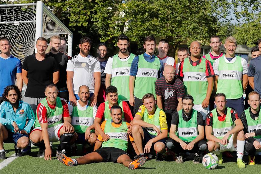 Wie Kevin Bottenberg und Ex-BVB-Profi Julian Koch den VfL Hörde an die Tabellenspitze schossen Der VfL Hörde beim ersten Training in dieser Saison.