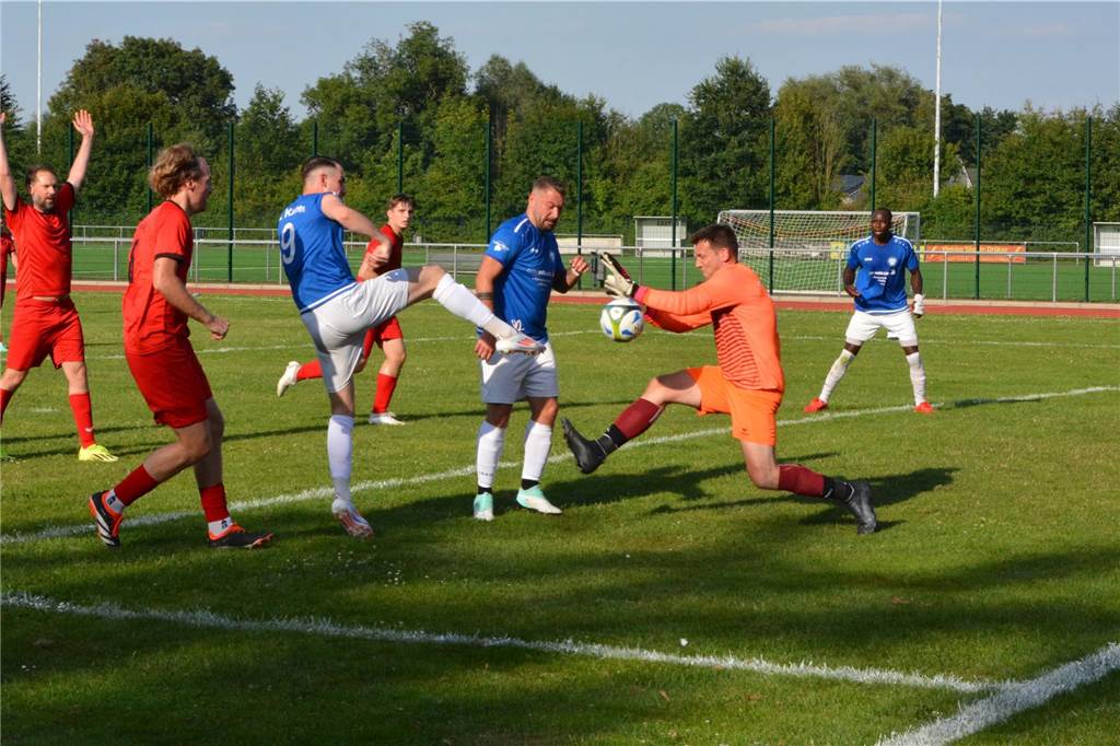 SpVg Bönen und VfL Kamen folgen Heeren und Mühlhausen ins Halbfinale: SC Husen-Kurl punktlos Der VfL Kamen besiegte den SC Husen-Kurl mit 2:0.