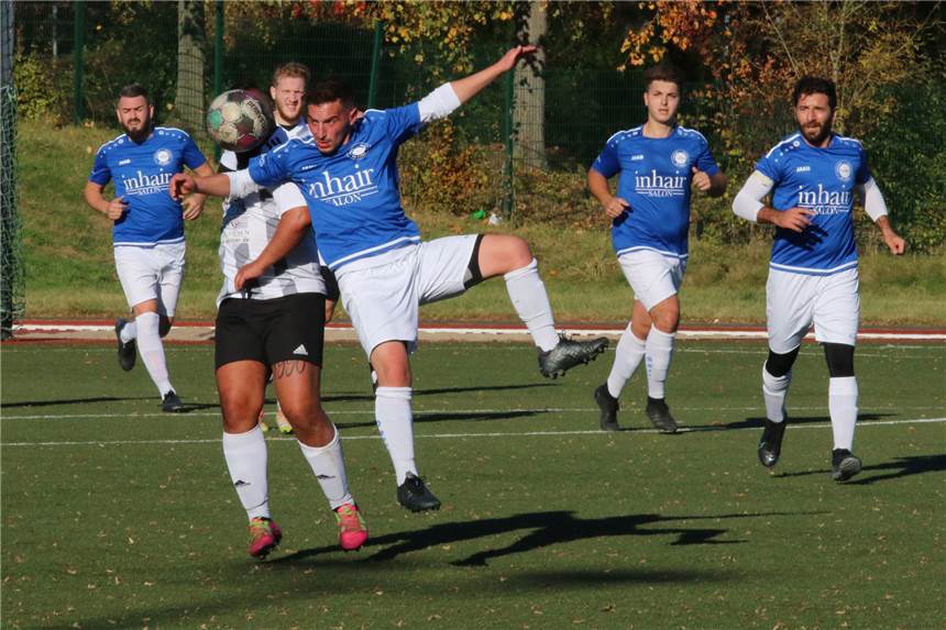 Der VfL Kamen führt nach dem 5:0 beim VfK Weddinghofen nun alleine die Kreisliga A1 an