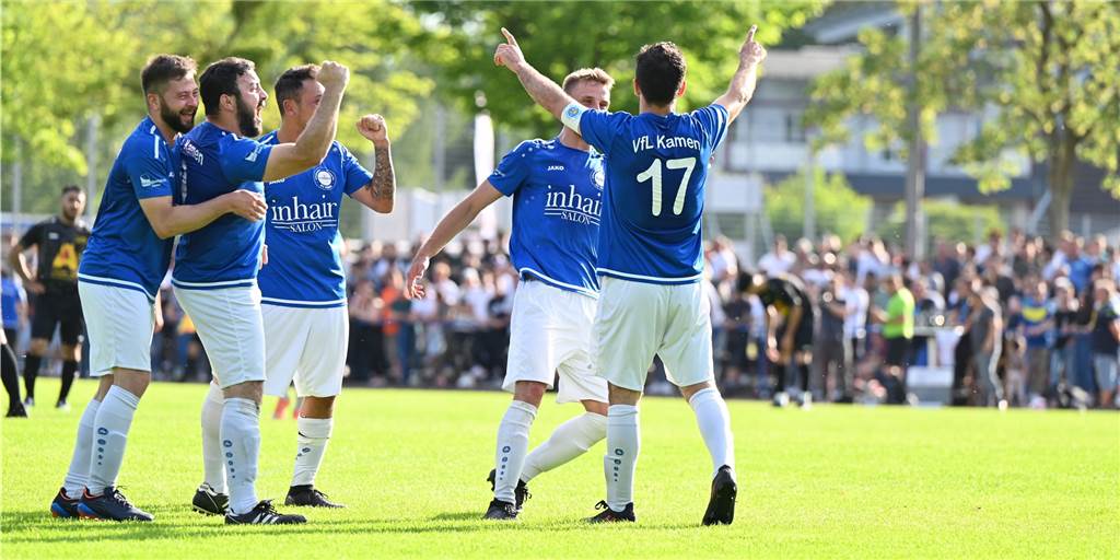 Der nächste Aufsteiger verlässt den VfL Kamen - in Richtung SG Gahmen Der VfL Kamen - hier mit (v.r.) Mehmet Kara, Mirco Gohr, Murat Büyükdere, Engin Duman und Beytullah Kisa - setzte sich im Aufstiegsspiel deutlich mit 5:0 gegen den Kamener SC durch.