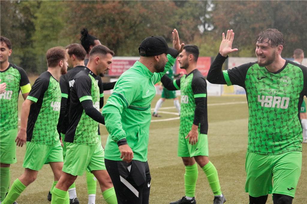 SG Massen im Freudentaumel: Drei späte Jokertore nach 0:2-Rückstand bringen ersten Saisonsieg Der VfL Kemminghausen wirkte nach dem 2:0-Führungstreffer fast schon wie der sichere Sieger.