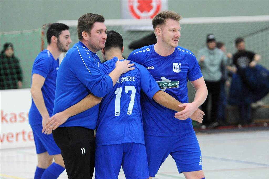 kommentar Der VfL Schwerte bejubelte den Gewinn der 36. Hallenfußball-Stadtmeisterschaft.