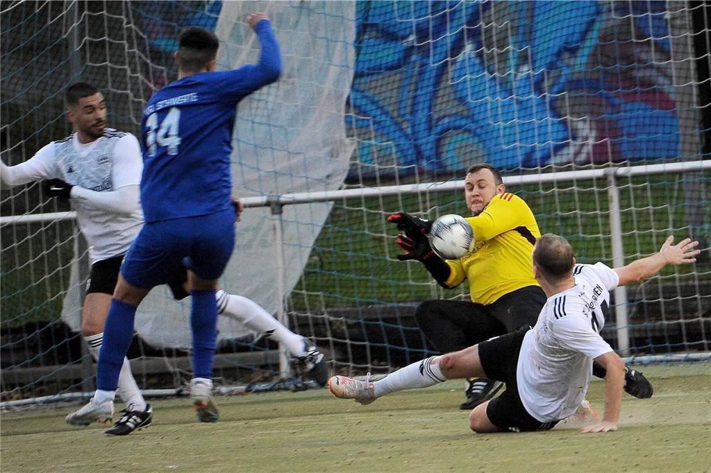 Der VfL Schwerte hat gegen den SC Hennen mit 3:1 gewonnen.