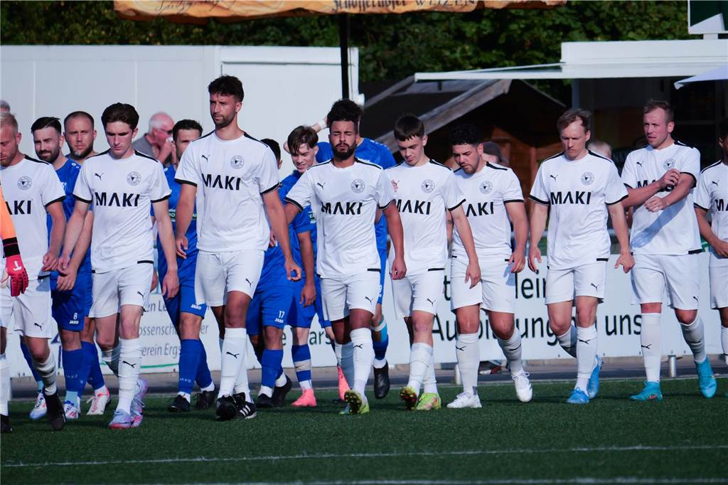 Schwerter Stadtmeisterschaft zum Durchklicken: Die besten Bilder der beiden Halbfinalspiele Der VfL Schwerte hat gegen den VfB Westhofen im Elfmeterschießen mit 9:8 gewonnen.