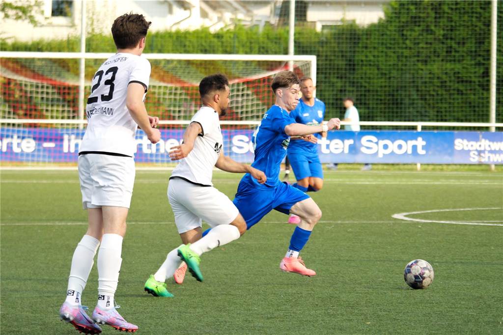 Der VfL Schwerte hat gegen den VfB Westhofen im Elfmeterschießen mit 9:8 gewonnen.