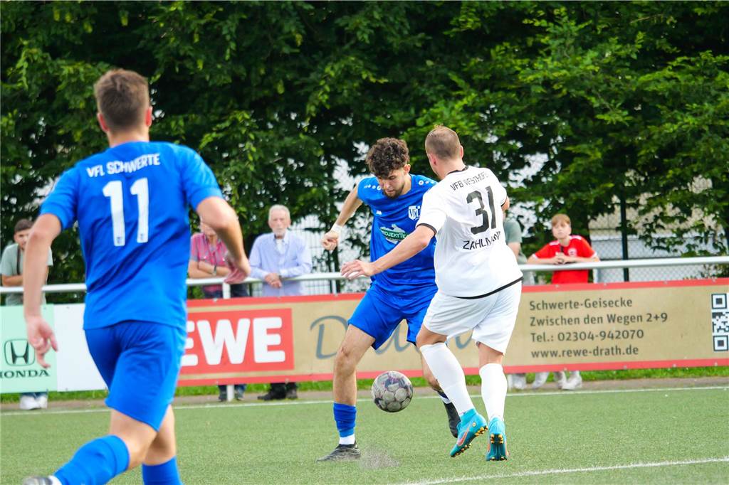 Der VfL Schwerte hat gegen den VfB Westhofen im Elfmeterschießen mit 9:8 gewonnen.