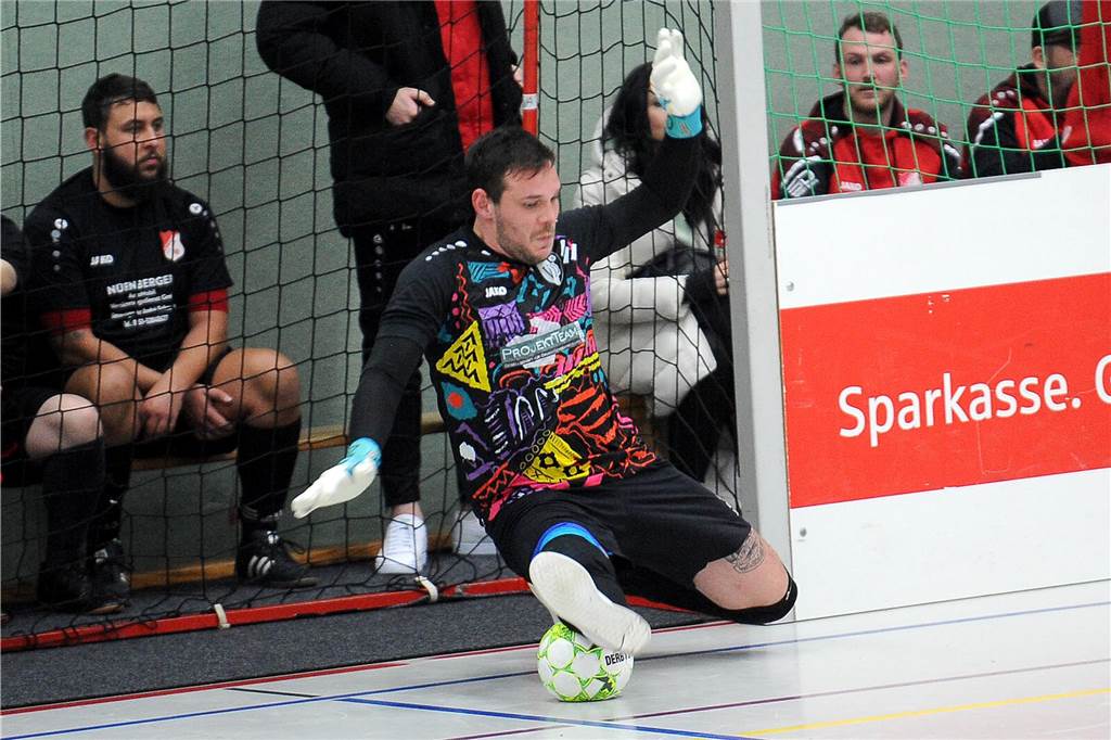 Der VfL Schwerte, mit David Graudejus im Tor, schied unglücklich aus.