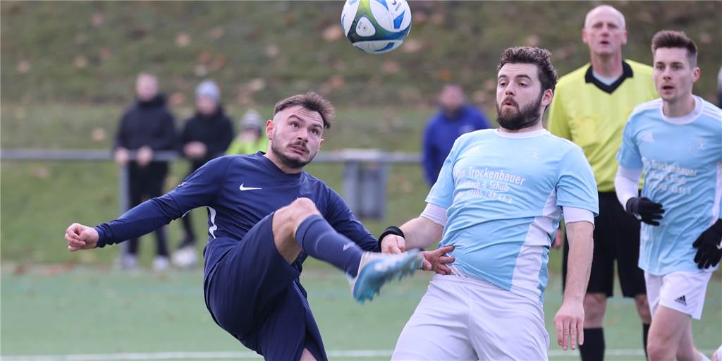 VfR Rauxel hat eine phantastische Transfer-Bilanz Der VfR Rauxel (dunkle Trikots) hat sich in seiner ersten kompletten Saison nach dem Wiederaufstieg in der Kreisliga B etabliert.