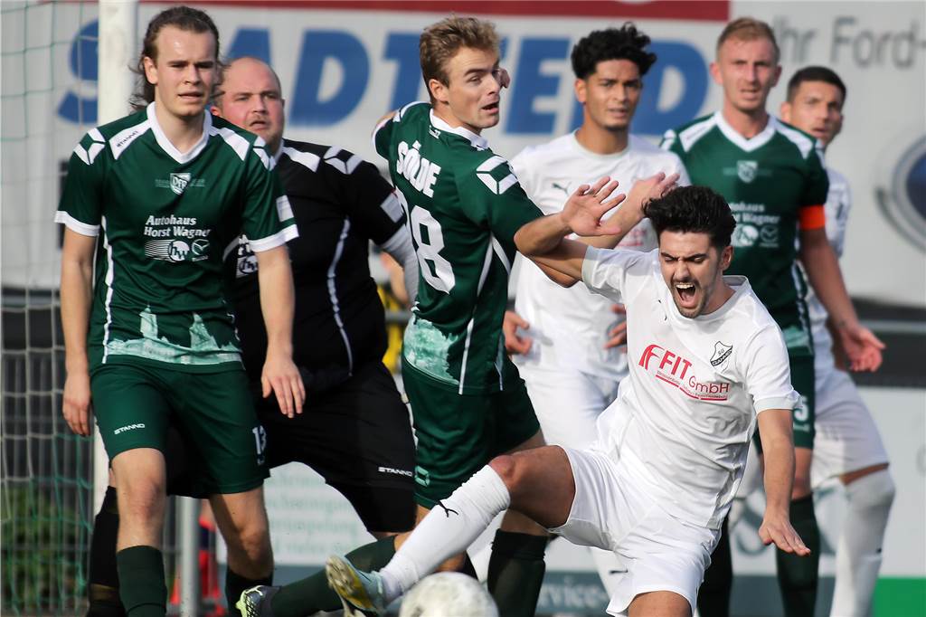 Kreis hat im Aufstiegs-Chaos einen Fehler gemacht: Nur ein Klub der rechtmäßige Aufsteiger Der VfR Sölde II (grüne Trikots) trifft in der Relegation um den Aufstieg in die Bezirksliga auf den VfL Mark.