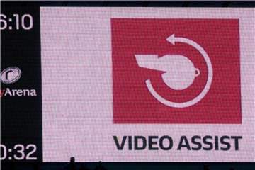 Der Videobeweis könnte auch in Champions League zum Einsatz kommen. Foto: Bernd Thissen
