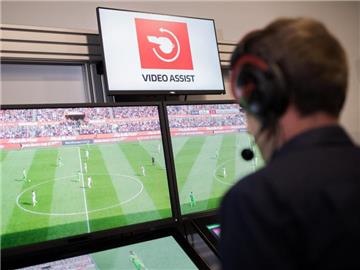 Der Videobeweis sorgt in dieser Saison für viel Gesprächsstoff. Foto: Rolf Vennenbernd