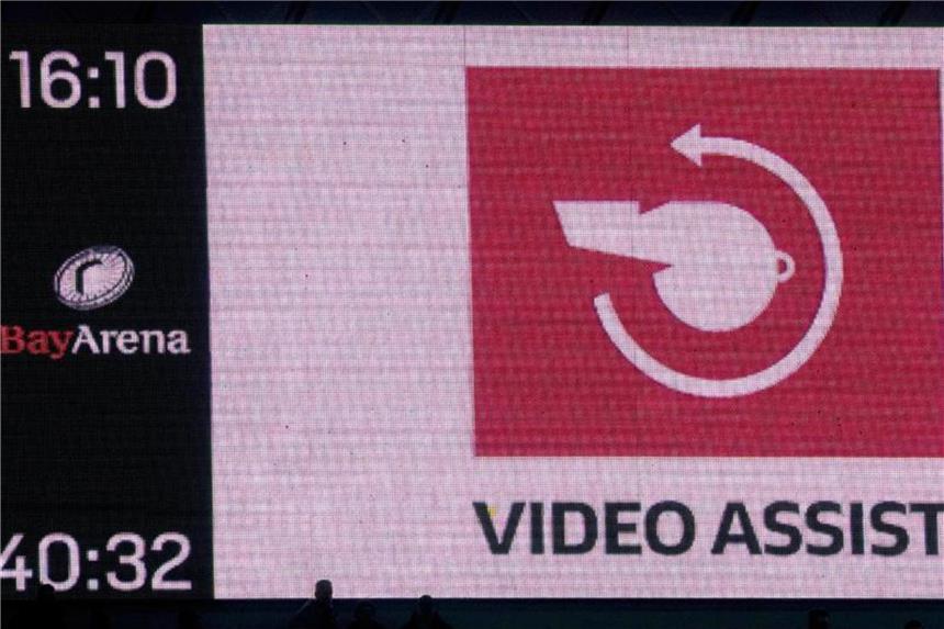 DFB-Auswertung: Videobeweis „auf einem guten Weg“ Der Videobeweis wird in der Bundesliga eingesetzt. Foto: Bernd Thissen