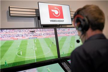 Der Videoschiedsrichter soll künftig häufiger ins Spiel eingreifen können.
