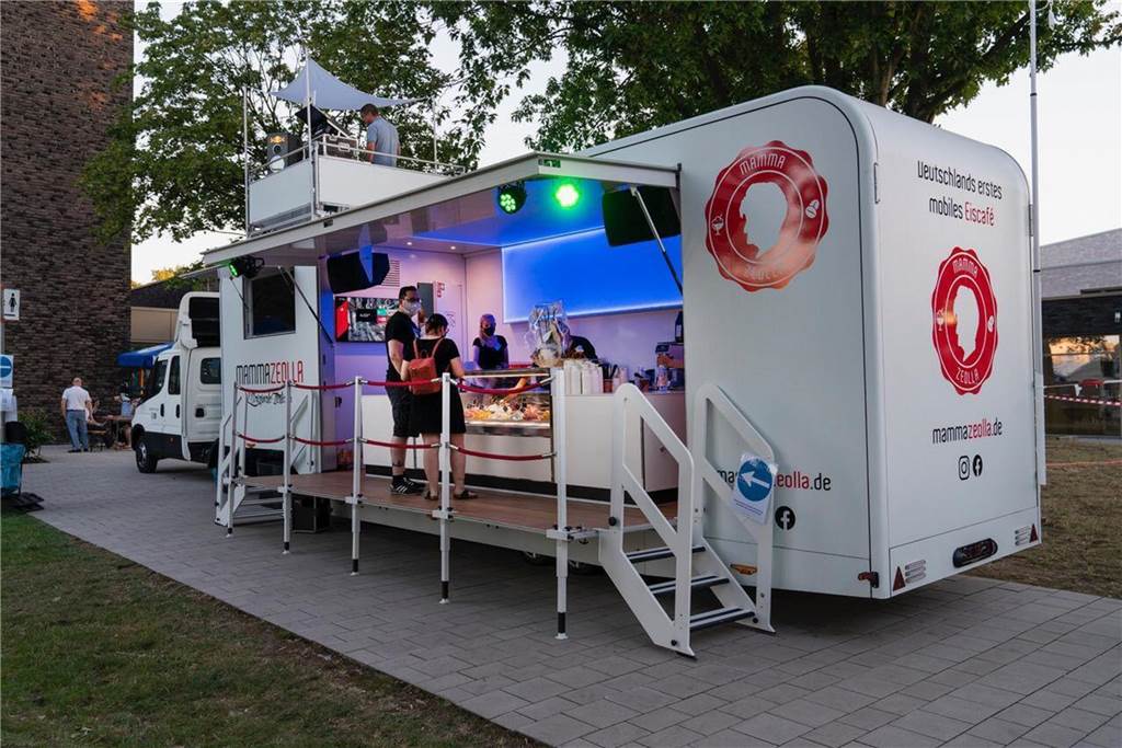 In Wulfen steht das wohl größte mobile Eis-Cafe Deutschlands Der Truck im Einsatz