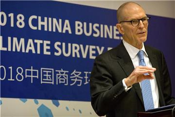 Der Vorsitzende der amerikanischen Handelskammer in China, William Zarit, zeigt Verständnis für ein härteres Vorgehen gegen China. Foto: Mark Schiefelbein