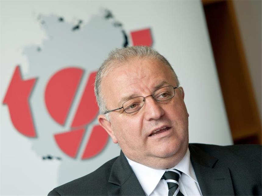 Kolat wirft Behörden Rassismus vor Der Vorsitzende der Türkischen Gemeinde in Deutschland, Kenan Kolat: «Es gibt einen institutionellen Rassismus in den Behörden». Foto: Marc Tirl/ Archiv