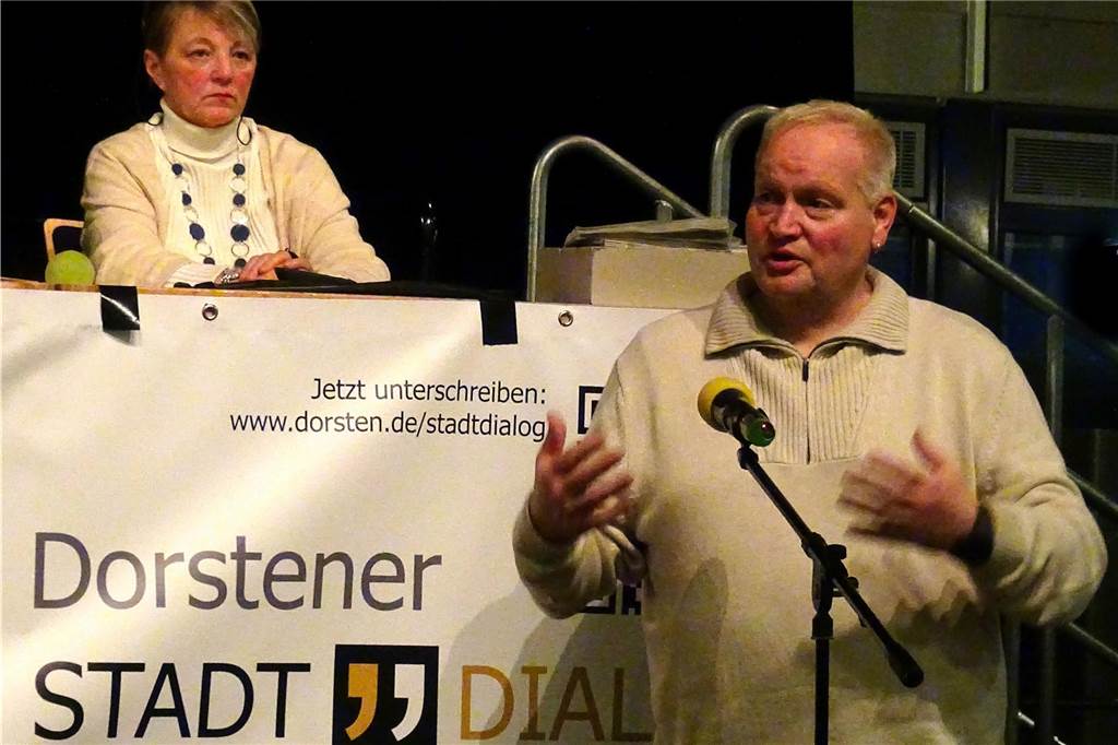 Wulfen-Konferenz: Goldene Ehrennadel für Daniel Eickmann-Gerland Der Vorsitzende des Wulfener Wappenbaumvereins, Reiner Schulze-Tenberge