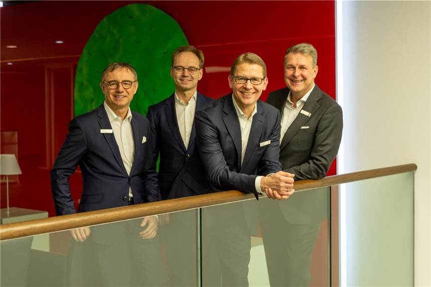Sparkasse spart bei Personal und Geschäftsstellen, feiert Rekorde und spendet 2 Millionen Der Vorstand der Sparkasse Vest Recklinghausen (v.l.): Armin Zimmermann (Vorstandsmitglied), Christian Zumschilde (stellv. Vorstandsmitglied), Dr. Michael Schulte (Vorstandsvorsitzender), Dr. Peter Lucke (Vorstandsmitglied)