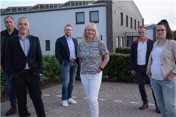Der Vorstand des Dinkelbündnis: Thomas Schultewolter (v.l), Vorsitzender Berthold Wigger, Kassierer Tobias Neumann, Schriftführerin Birgit Wüsten und die Beisitzenden Ralf Weichert und Carolin Schuckenbrock.