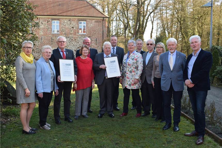Der Förderverein Schloss Sythen verabschiedete zwei Vorstandsmitglieder Der Vorstand des Fördervereins Schloss Sythen (v.l.): Bärbel Farwick, Anni Gödde, Alfons Gödde, Hildegard Haverkamp, Robert Hüser, Wilhelm Haverkamp, Bürgermeister Bodo Klimpel, Christine Baumeister, Willi Bergjürgen, Heinz Höhnerhaus, Steffi Assmann, Dr. Ludger Hohmeyer und Walter Brettschneider.