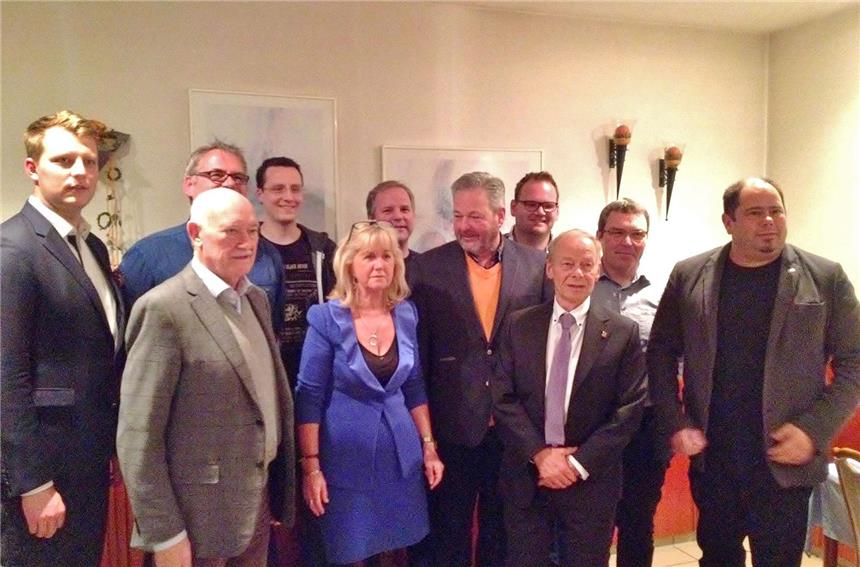 FDP-Gründung klappte im zweiten Anlauf Der Vorstand des neuen FDP-Ortsverbands (vorne, v.l.): Hans-Dieter Angermann, Margitta Ubert, Reinhad G. Nießing, Harald Ubert sowie Kreisvorsitzender Bastian Nitsche, (hintere Reihe, v.l.) Henning Höhne, Werner Schlüß, Johannes Lehmbrock, Klaus Mohr, André Schlüß sowie Georg Steinkamp.