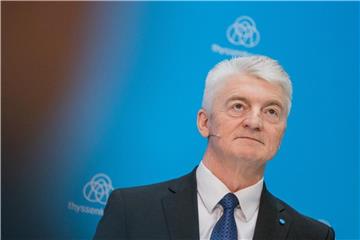 Der Vorstandsvorsitzende von Thyssenkrupp, Heinrich Hiesinger, spricht bei der Pressekonferenz. Foto: Rolf Vennenbernd/Archiv