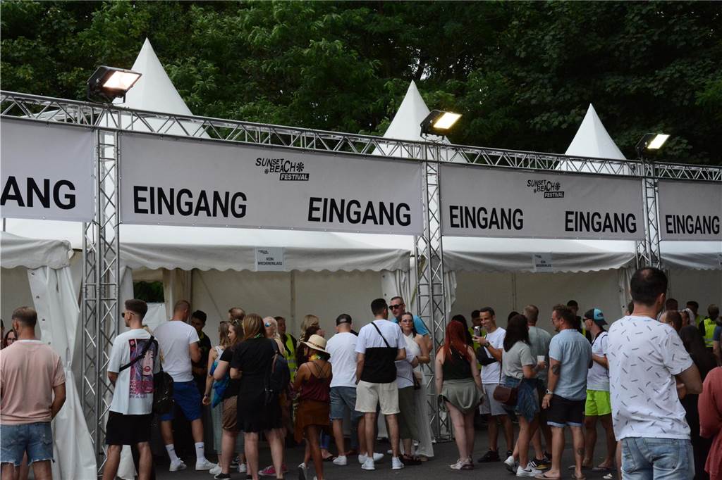 Der Eingang beim Sunset Beach Festival 2022.