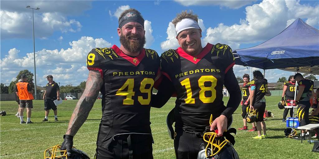 Vredener Fußballer Simon Hakvoort spielt jetzt Football am anderen Ende der Welt Der Vredener Simon Hakvoort (r.) am Rande eines Footballspiels in Australien.