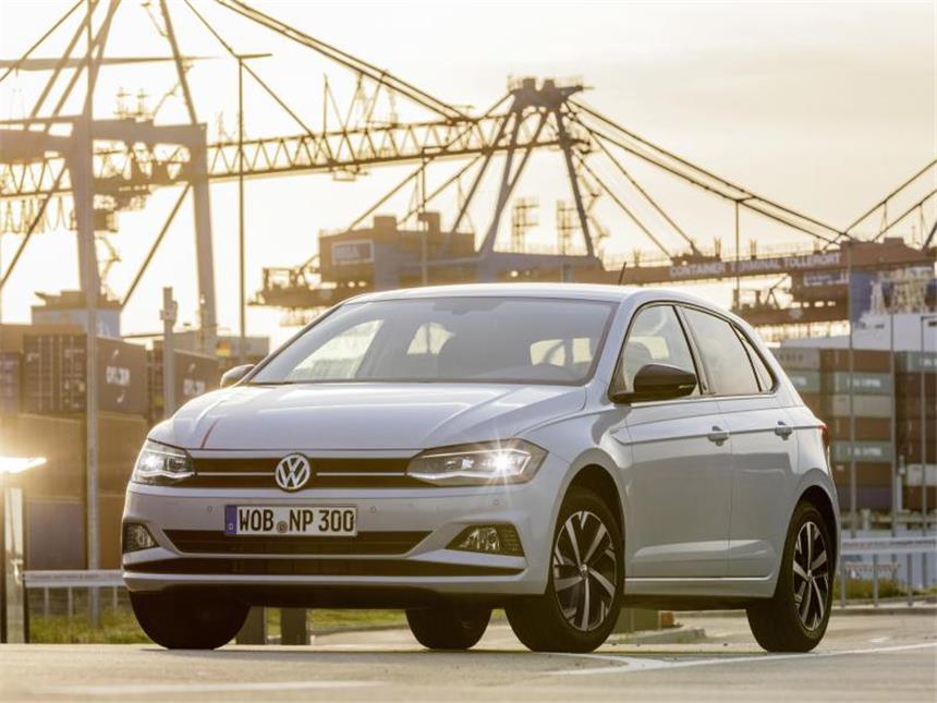 VW Polo im Test: Mini-Golf für Fortgeschrittene Der VW Polo legt zu: Die sechste Generation wächst um einige Zentimeter und bietet künftig mehr Platz. Foto: VW/dpa