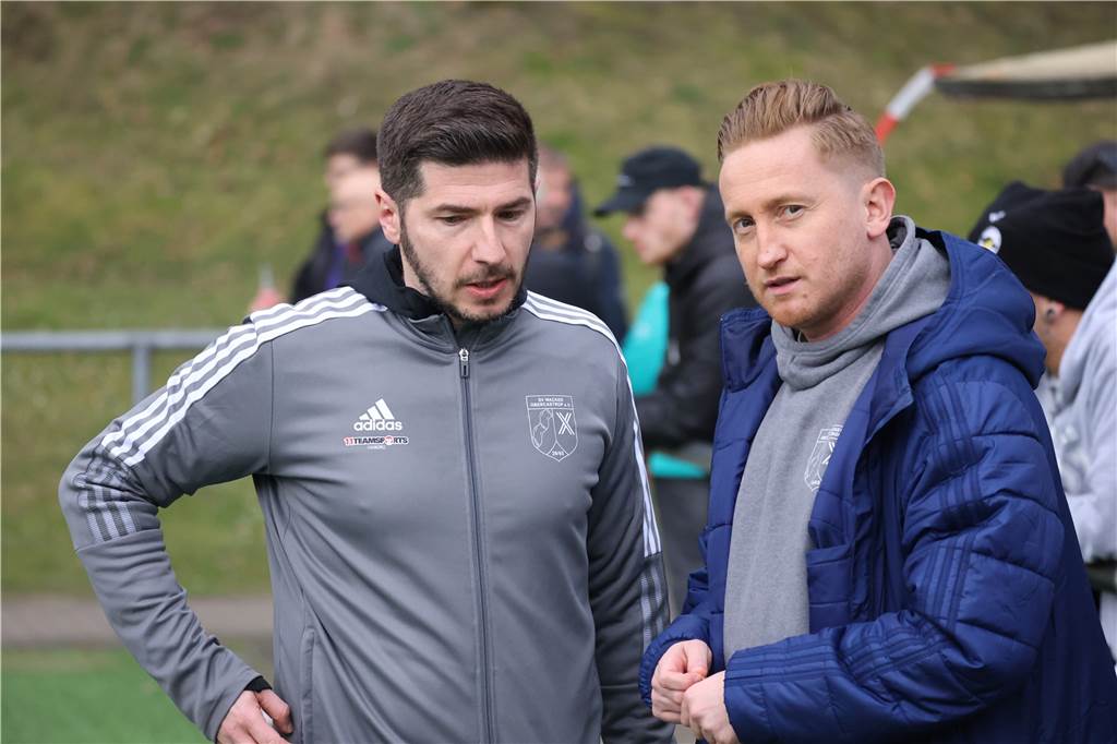 Westfalenliga: Wacker Obercastrop muss sich einen neuen Trainer suchen Der Wacker-Vorsitzende Martin Janicki (r) kann die Entscheidung seines Trainers Aytac Uzuoglu (l) nachvollziehen.