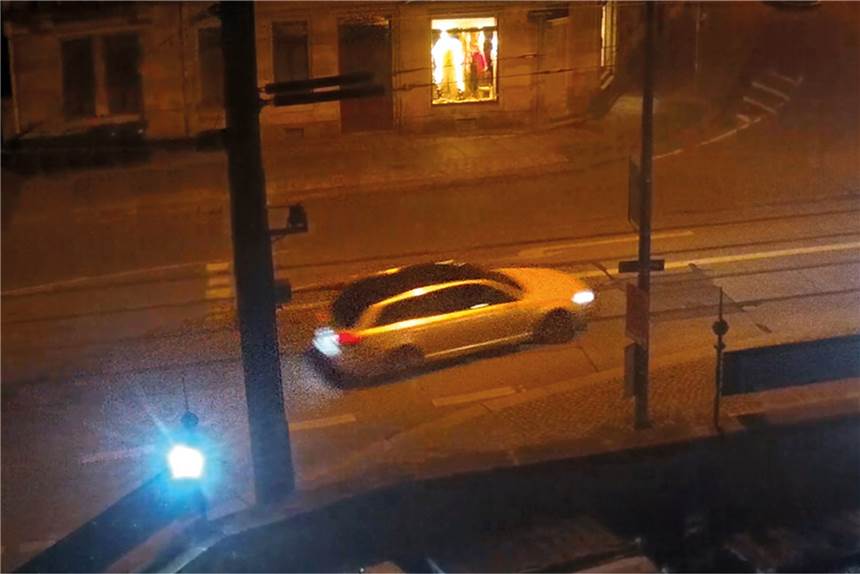 Juwelendiebe im Grünen Gewölbe: Foto von Fluchtfahrzeug veröffentlicht Der Wagen der Diebe vor dem Einbruch ins Grüne Gewölbe - Ein heller Audi A6 mit dunklem Dach.