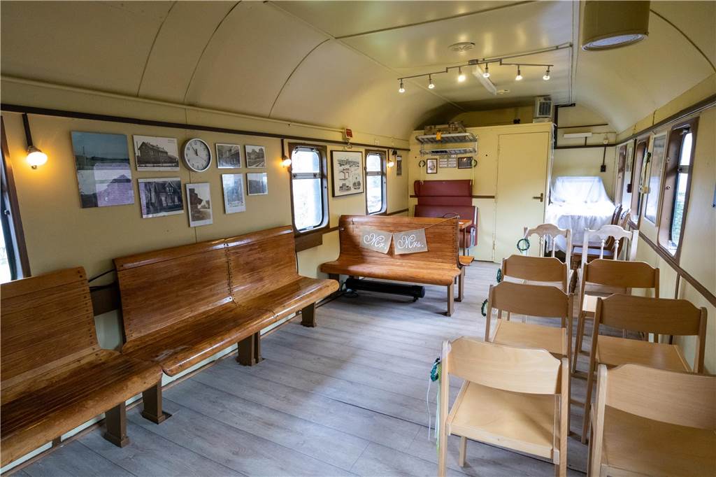 Auf der Suche nach der perfekten Kulisse: Wo man in Stadtlohn „Ja, ich will“ sagen darf Der Waggon bietet Platz für ungefähr 30 Personen.