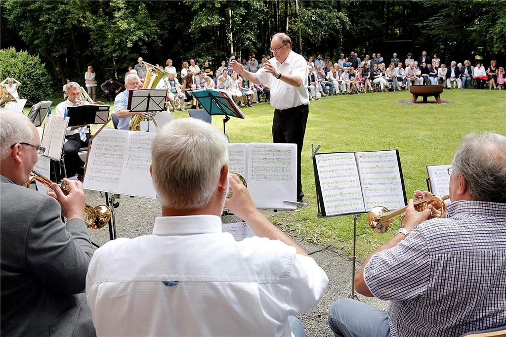 Spaß am Musizieren: Halterner Posaunenchor wird 25 Jahre alt Der Posaunenchor spielt beim Waldgottesdienst.