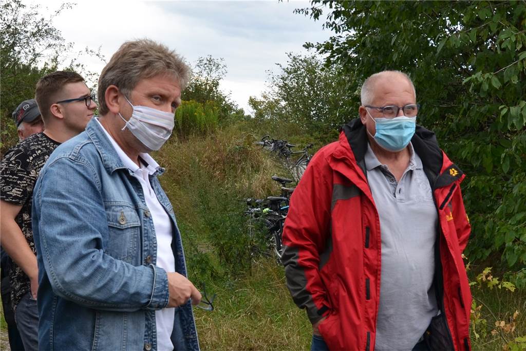 Waltroper Industriegebiet: Fehde unter SPD-Genossen auf einem Acker Der Waltroper SPD-Ratsvertreter Frank Kwiatkowski und sein Fraktionsvorsitzender Detlev Dick argumentieren vehement für die Umsiedlung der Firma Langendorf.