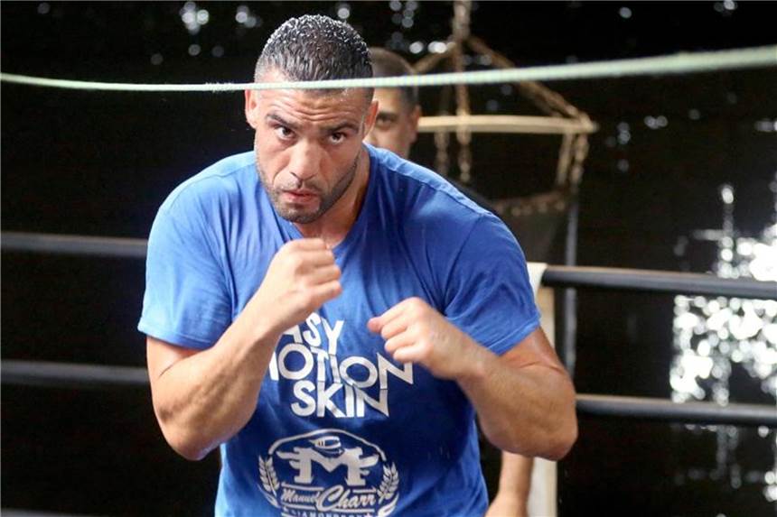 Der WBA-Weltmeister im Schwergewicht, Manuel Charr, wird wohl ohne deutschen Pass in den Ring steigen. Foto: Roland Weihrauch